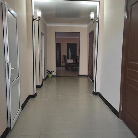 Гостевой Дом Лума Hotell Sukhumi Exteriör bild