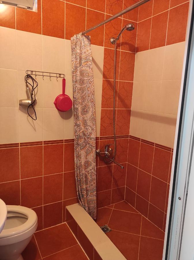 Гостевой Дом Лума Hotell Sukhumi Exteriör bild