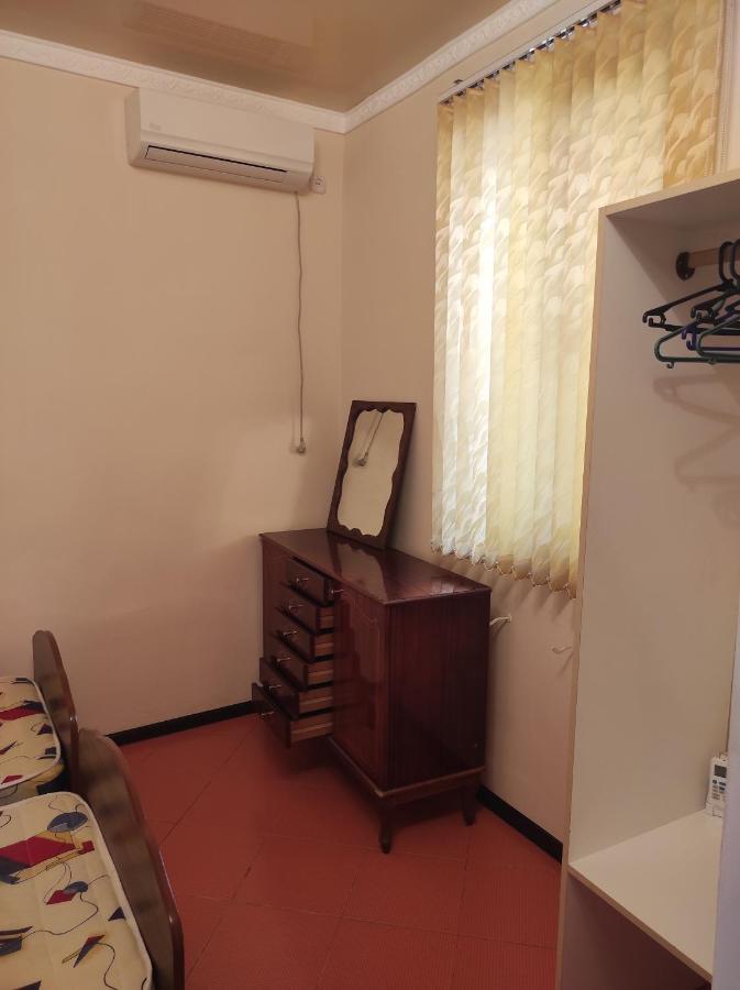 Гостевой Дом Лума Hotell Sukhumi Exteriör bild